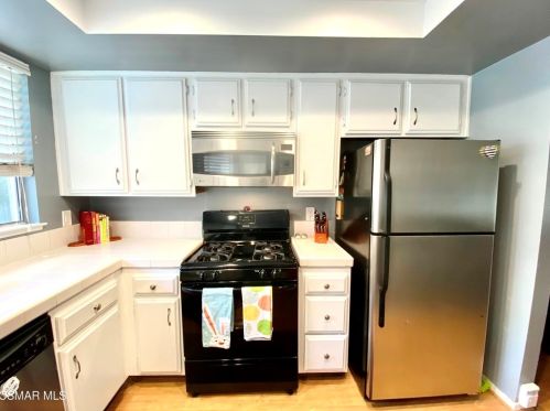 3318 Darby St, Simi Valley, CA 93063-5326