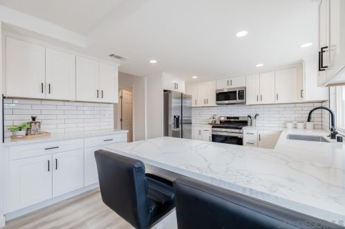 3775 Carnegie Dr, Oceanside CA  92056-6321 exterior