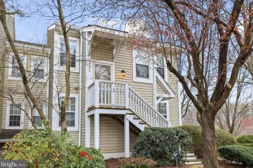2952 Yarling Ct, Falls Church, VA 22042-4474