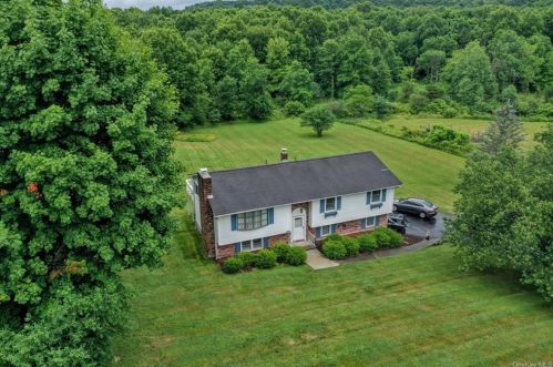 14 Hilo Dr, Camp Bell Hall, NY 10916-2425