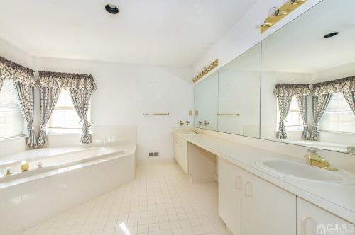 27 Nathan Dr, Old Bridge NJ  08857-2789 exterior