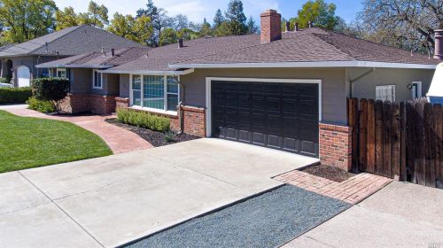 1261 Davis Ave, Concord, CA 94518-1424