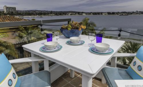 3845 Bayside Ln, San Diego CA 92109-7231 exterior