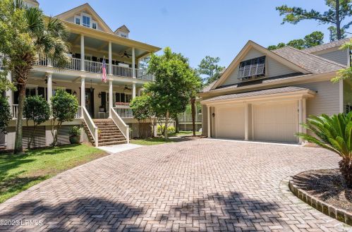 66 Bay Dr, Beaufort SC  29907-1755 exterior