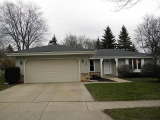 725 Grandview Blvd, Waukesha WI  53188-2879 exterior