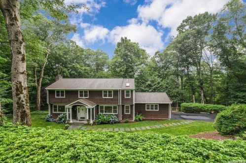 7 Hilltop Cir, Chappaqua, NY 10514-1907