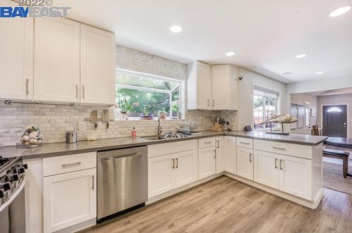 24494 Leona Dr, Hayward CA  94542-1010 exterior