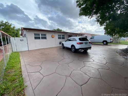 1060 33rd St, Hialeah, FL 33012-4924