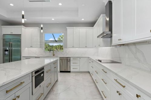 835 11th St, Naples FL  34117-2286 exterior