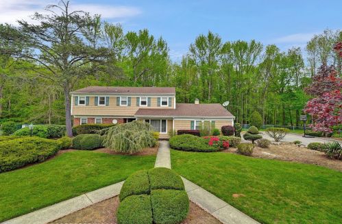 26 Calgary Cir, Morganville, NJ 07751-1604