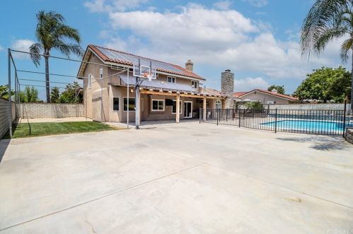 1754 Somerset Ln, Redlands CA  92374-5561 exterior