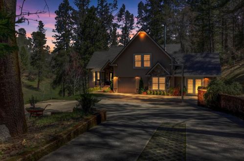 18880 Blackhawk Ct, Grass Valley, CA 95949-8324