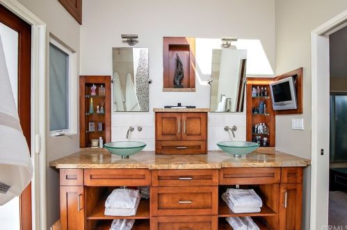 1727 Tradewinds Ln, Newport Beach CA  92660-4313 exterior