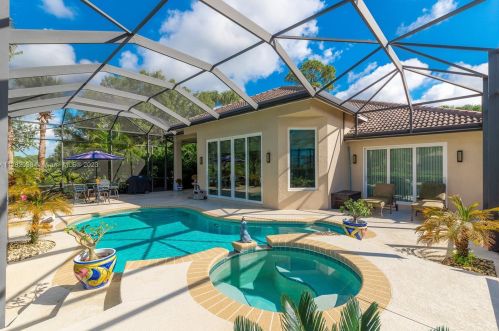 8801 One Putt Pl, Fort Pierce FL  34986-3068 exterior