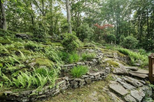 5 Highview Ter, Somers Town NY  10589-2800 exterior