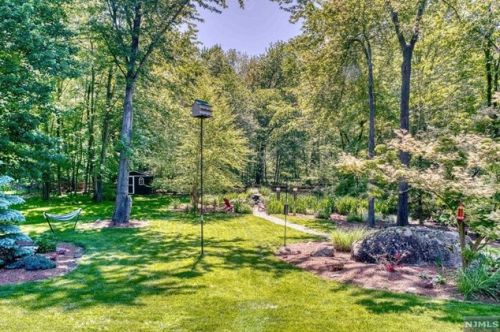11 Gloria Dr, Allendale, NJ 07401-1335