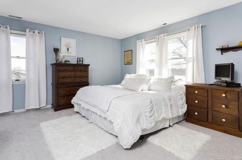 16 Vollmer Ave, Norwalk CT  06851-4132 exterior