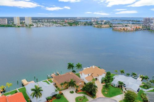 7809 10th Ave, Saint Petersburg, FL 33707-2701