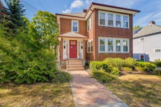 72 Washington St, Newton MA  02458-2220 exterior