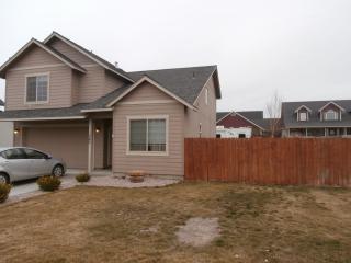 1240 17th St, Eagle Crest OR  97756-7983 exterior