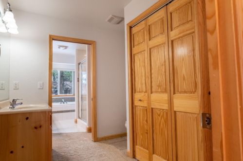 1681 Tionontati St, South Lake Tahoe CA  96150-4902 exterior