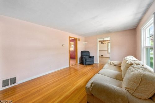 27 New York Ave, Flemington NJ  08822-1437 exterior