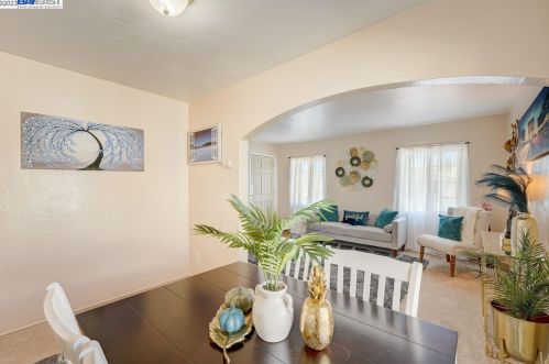 9326 Cherry St, Oakland CA  94603-1632 exterior