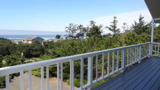 2901 Parker Ave, Waldport, OR 97394-9551