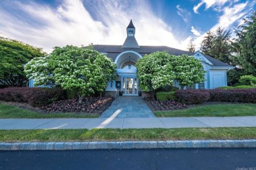 56 Putters Way, Middletown NY  10940-2664 exterior