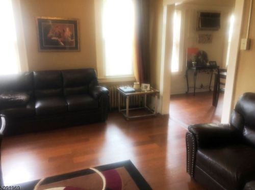 107 Schuyler Ave, Newark, NJ 07112-1818