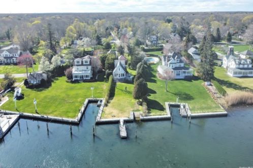 73 Lake Ave, Center Moriches, NY 11934-2529