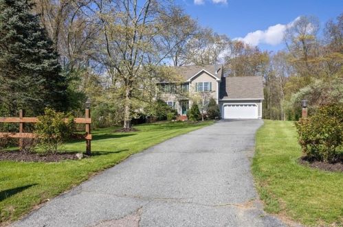 13 Deer Ln, Gales Ferry, CT 06339-1647