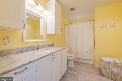 25 Bacon Ct, Dover DE  19901-2572 exterior