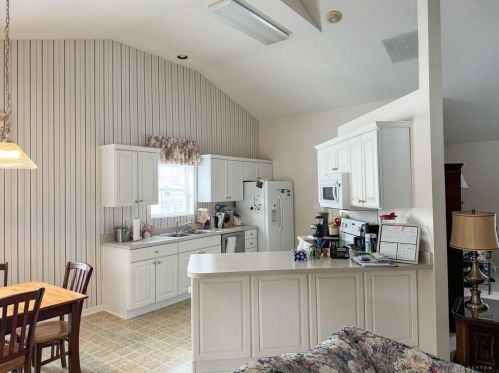 127 Un Rdg Dr, Englewood OH 45322-8773 exterior