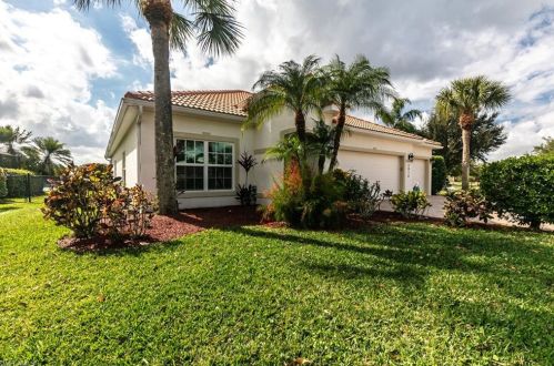 2816 Amberwood Ln, Naples, FL 34120-7523