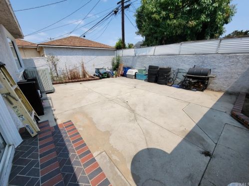 5332 Bellflower Blvd, Lakewood CA  90713-1414 exterior