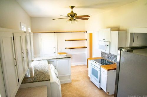 32 Pine St, Bridgeport CT  06605-1839 exterior