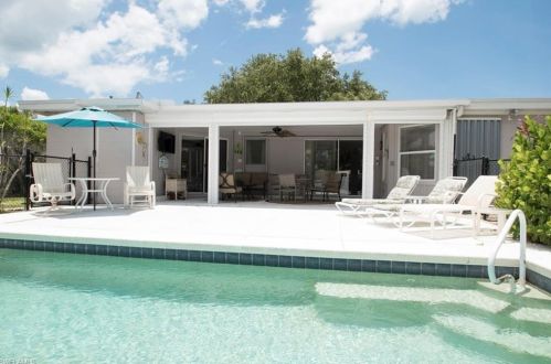 7 Clearview Blvd, Fort Myers Beach, FL 33931-4507