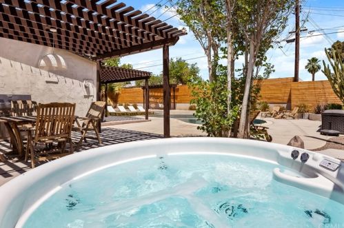 46500 Cameo Palms Dr, La Quinta CA  92253-2016 exterior
