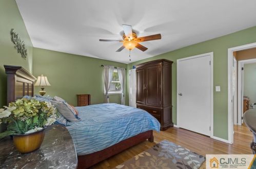 15 Sandburg Dr, Morganville NJ  07751-1428 exterior