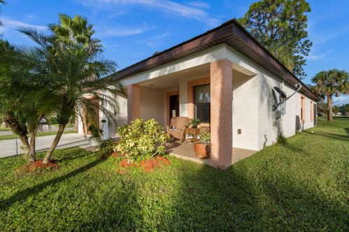 80 Golf Dr, Fort Pierce, FL 34952-2844