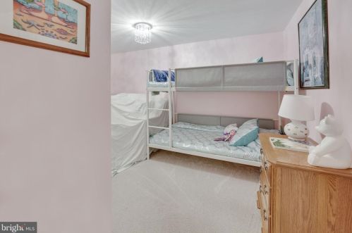 6917 Kingwood Dr, Falls Church VA  22042-3809 exterior