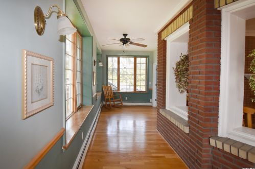 33 Flower Ave, Floral Park, NY 11001-2119