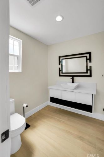 11512 La Maida St, North Hollywood CA  91601-4323 exterior