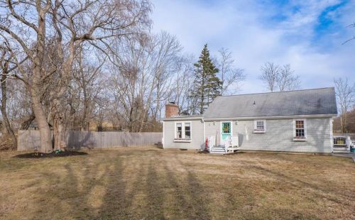 50 Mill Pond Rd, North Kingstown RI  02852-6002 exterior