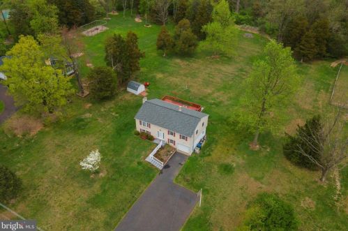 1822 Old Sumneytown Pike, Harleysville PA  19438-1129 exterior