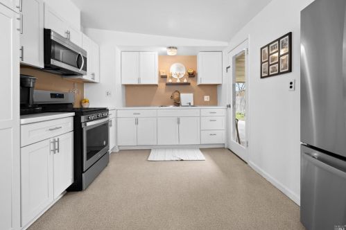 275 Carleton Dr, Ukiah CA  95482-3821 exterior