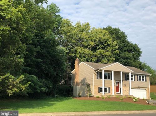 300 Craig Ln, Carlisle, PA 17013-1706