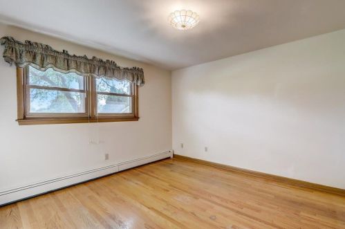 6118 Twin Oak Dr, Greendale WI  53129-2662 exterior