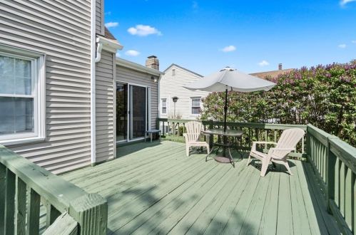 147 Trent St, Woonsocket RI  02895-1040 exterior